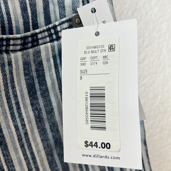 Westbound Park Avenue Fit Blue & White Striped Mid Rise Short - Picture 8 of 9